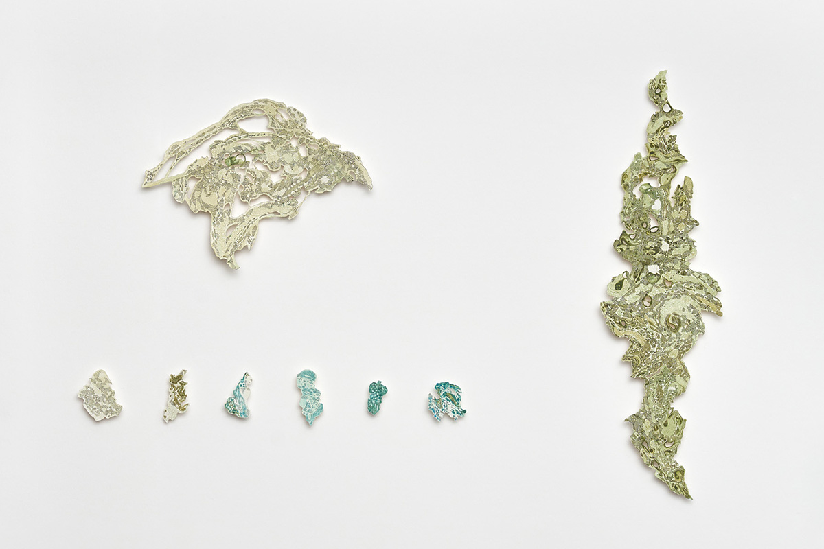 02_Extracts_oil and ink on paper_2022